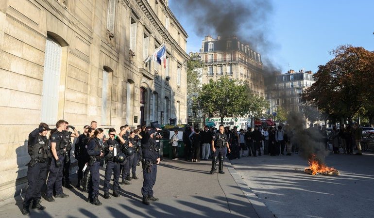 Blocage des lycées et interpellations massives en Île-de-France