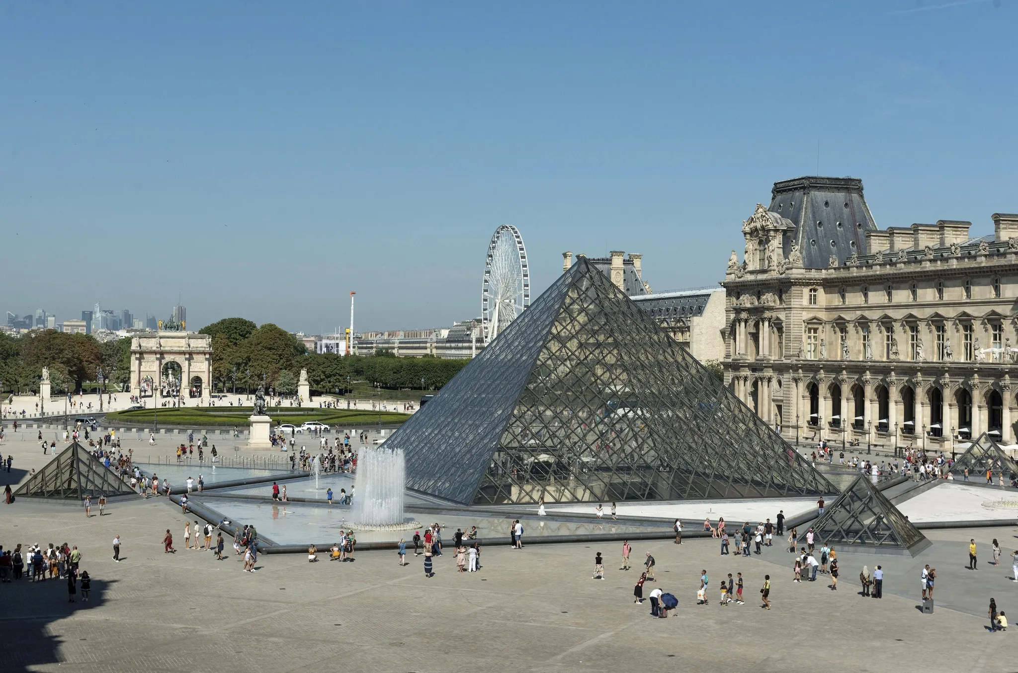 Le Musée du Louvre : Failles de Sécurité et Efforts d&rsquo;Amélioration