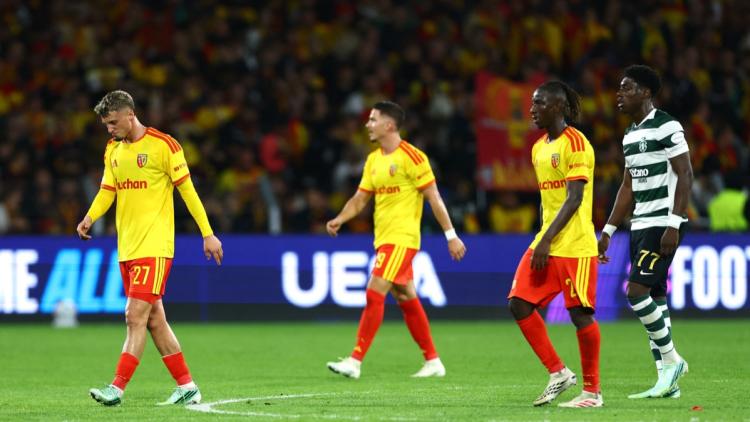 Le RC Lens subit une défaite à domicile contre le Sporting Portugal