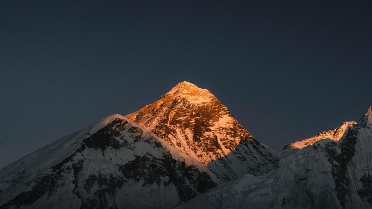 Identité révélée de l&rsquo;alpiniste aux bottes vertes de l&rsquo;Everest