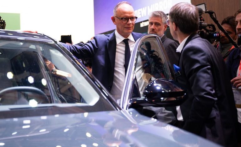 Présidentielle 2027 : La voiture au cœur des enjeux au Mondial de l&rsquo;automobile