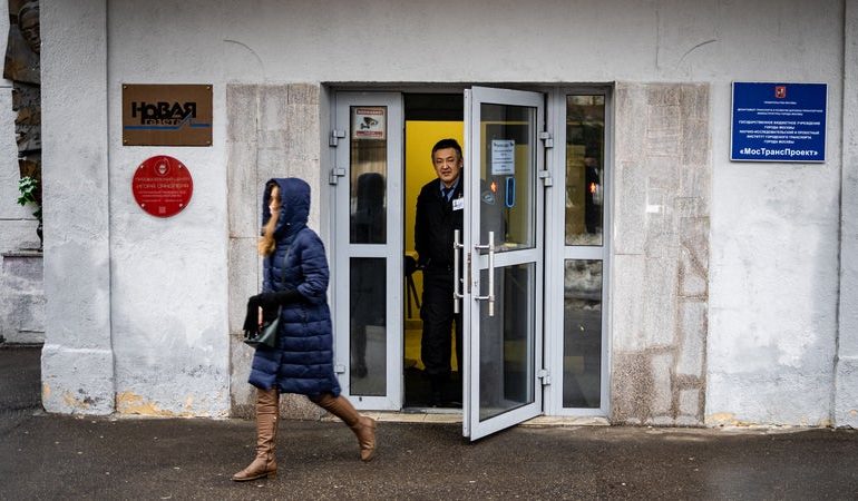 Novaïa Gazeta annonce sa fermeture sous pression des autorités russes