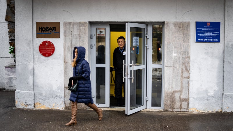 Novaïa Gazeta annonce sa fermeture sous pression des autorités russes