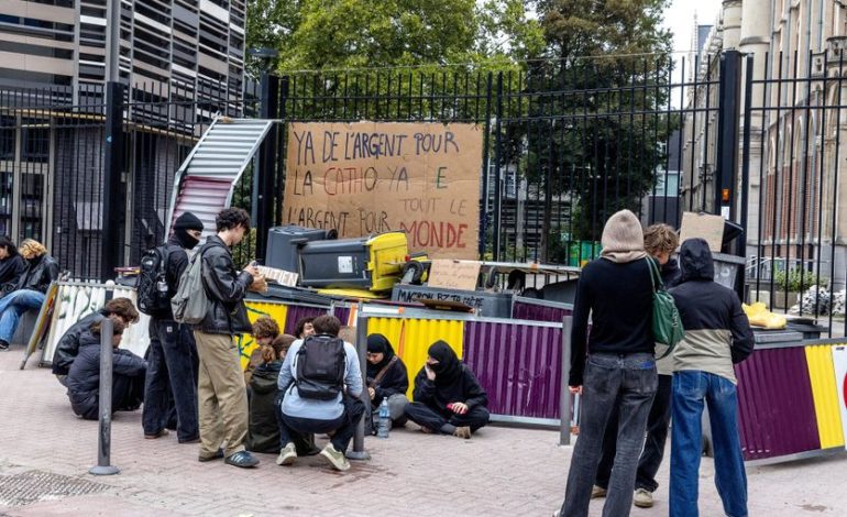 Les universitaires se mobilisent massivement en soutien aux lycéens