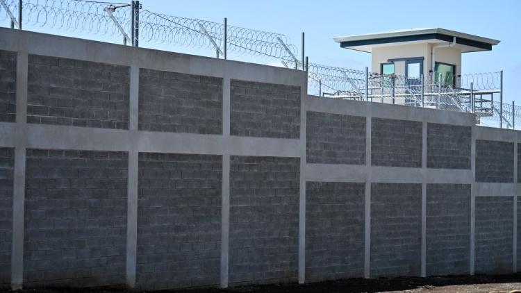 Costa Rica inaugure une méga-prison inspirée du modèle salvadorien