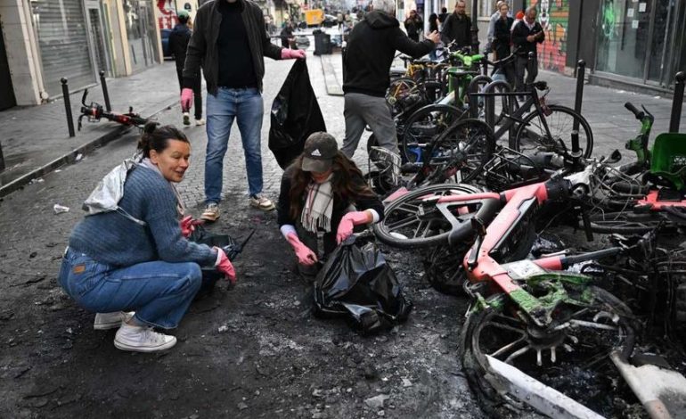 Solidarité Spontanée Après les Émeutes Urbaines