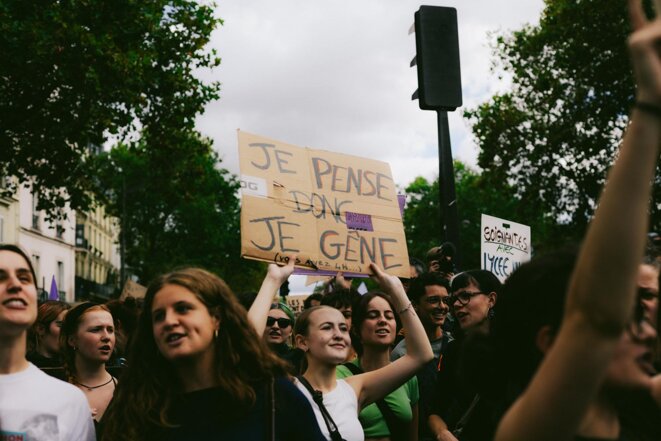 Blocages lycéens et crise industrielle : deux mouvements qui mettent le pays en émoi