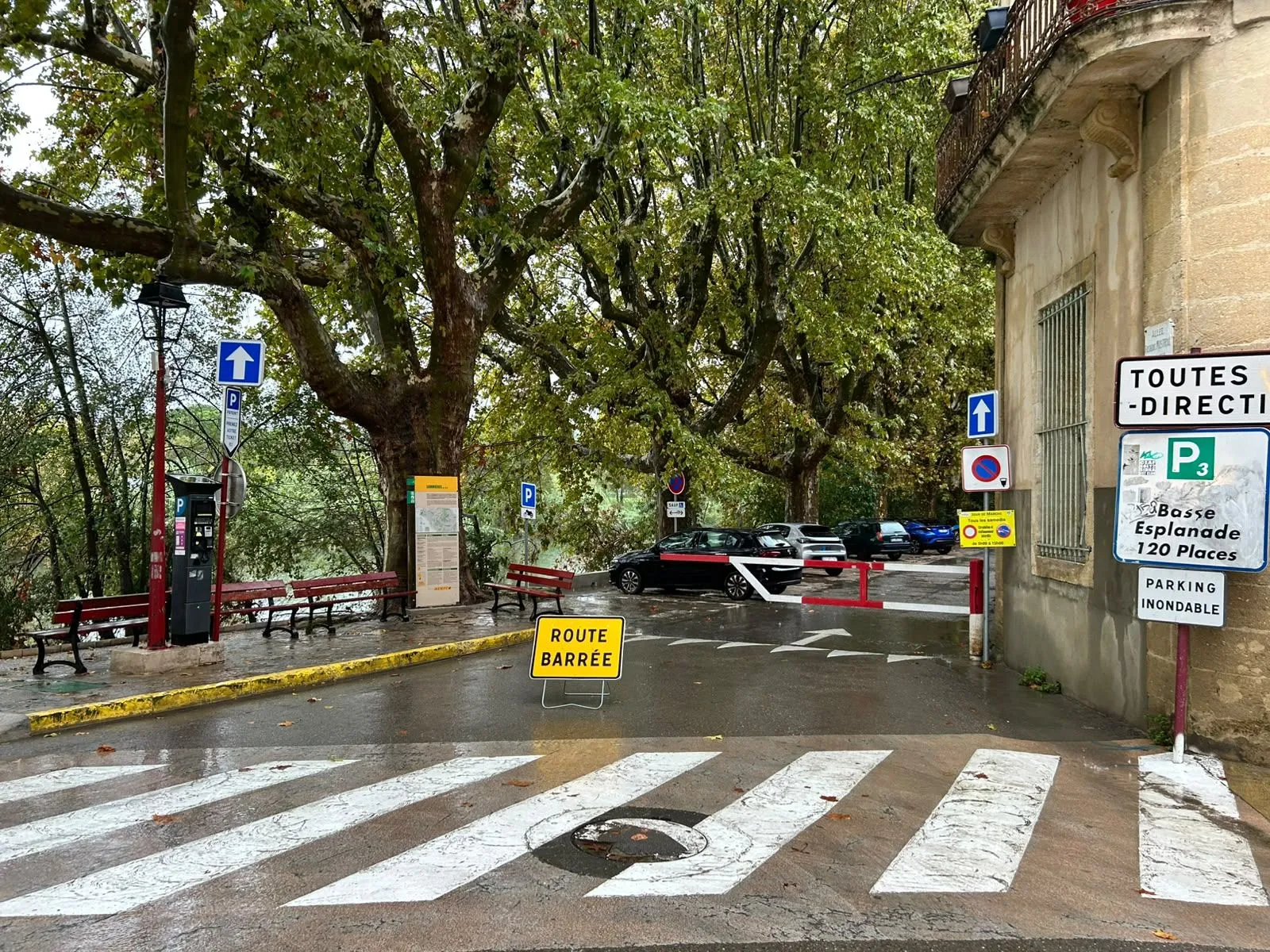 Les habitants de Sommières face aux fortes pluies : gestion des risques et précautions