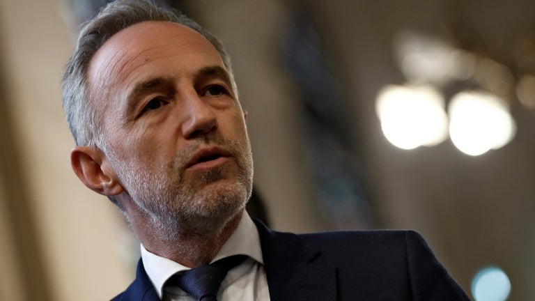 Incidents de Manifestations en France: Une Vague de Violences et de Polémiques Politiques