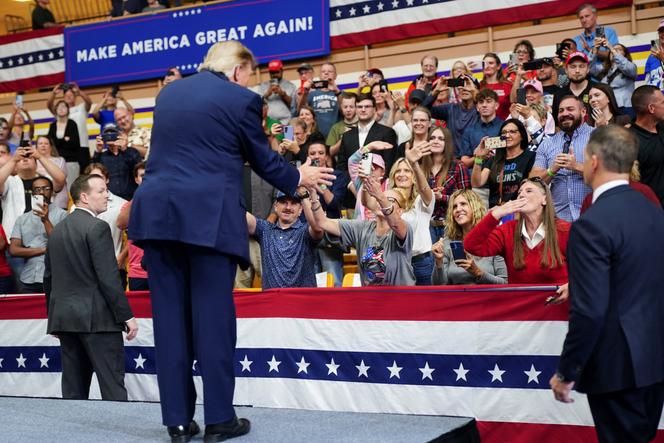 Donald Trump et les Défis Politiques Avant les Élections de Mi-Mandat