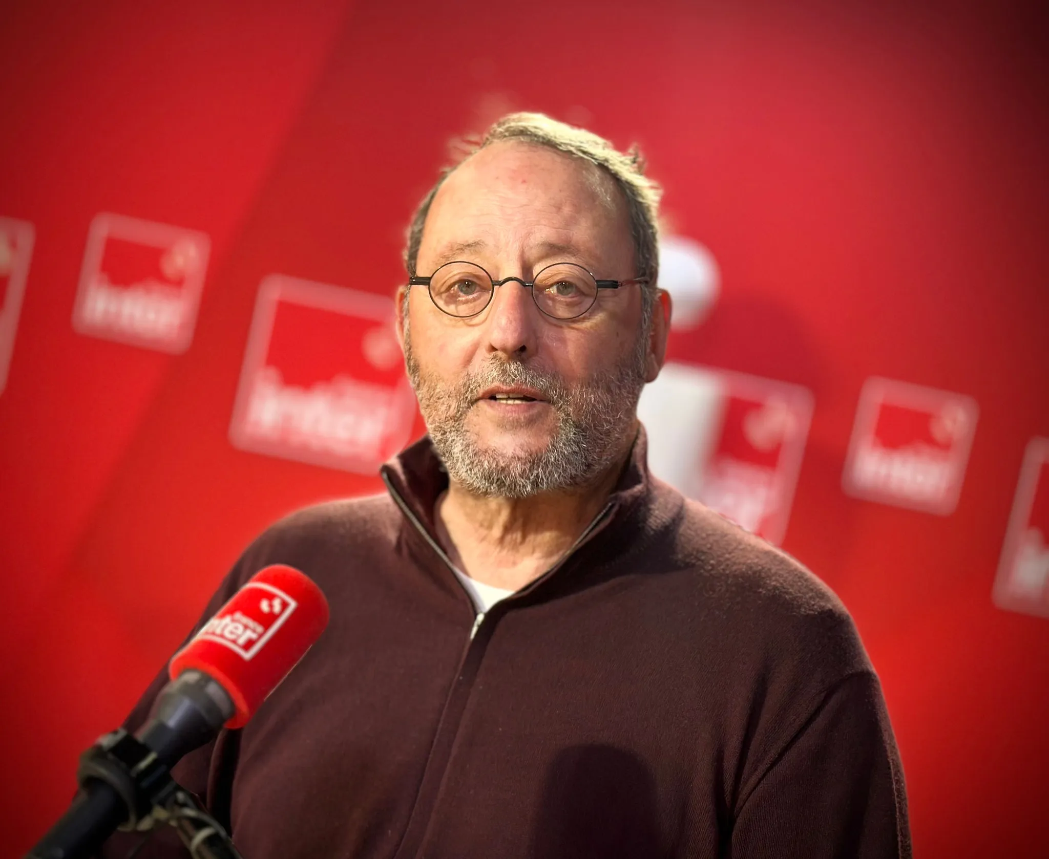 Jean Reno se confie sur scène avec « Le Chameau »