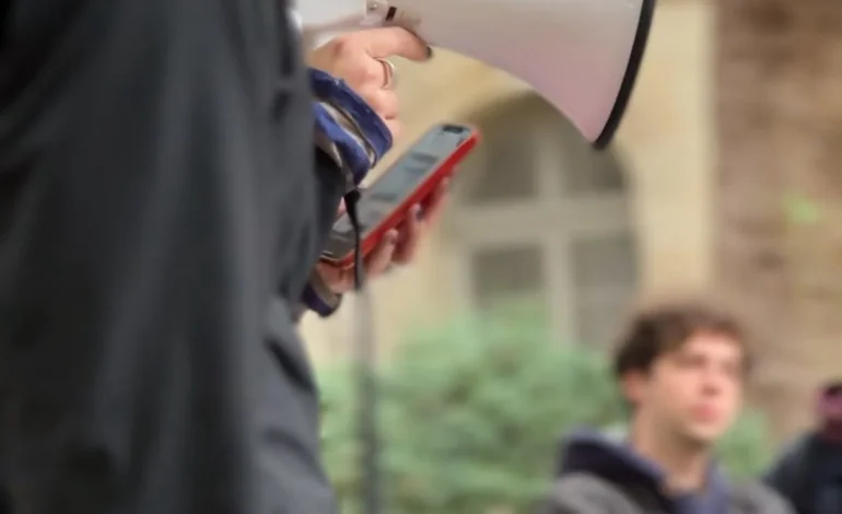 Examiner la fermeture des universités face aux mobilisations étudiantes