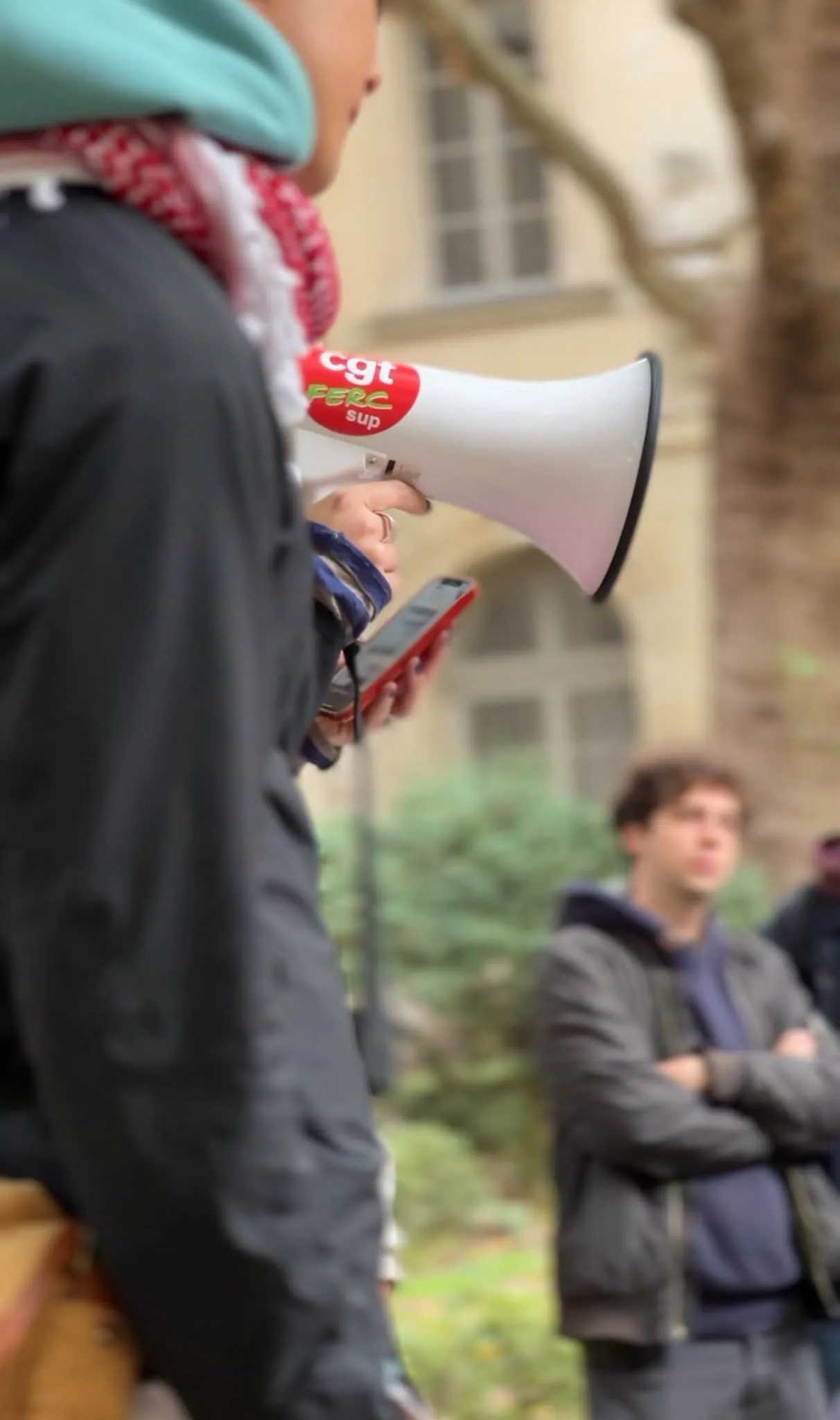 Examiner la fermeture des universités face aux mobilisations étudiantes