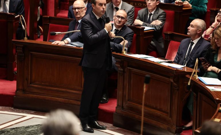 Mesures de sécurité en France après des couvre-feux et des manifestations