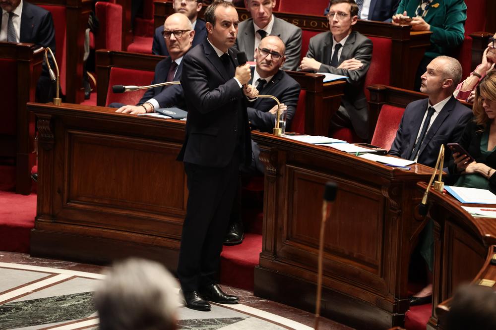 Mesures de sécurité en France après des couvre-feux et des manifestations