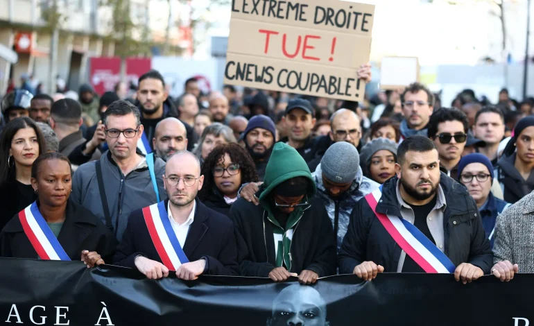 Polémique autour de BFMTV après un attentat raciste