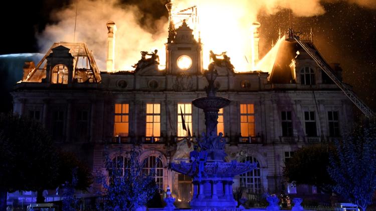Un homme interpellé pour l&rsquo;incendie de la mairie à Limoges