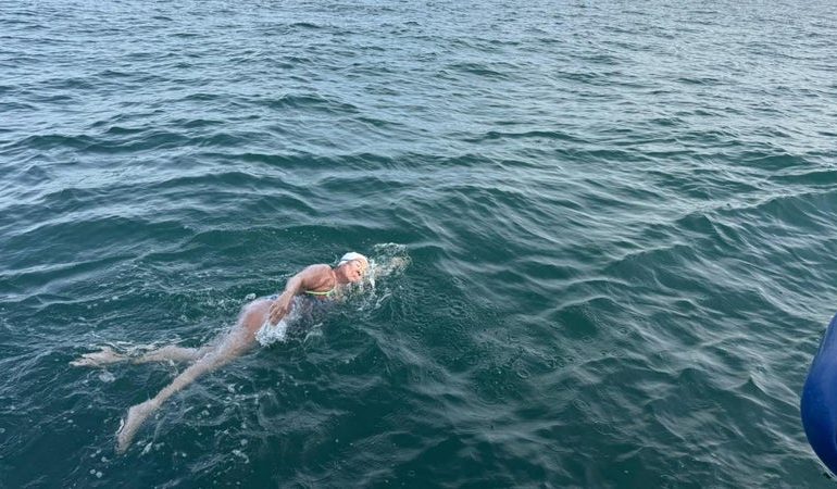 Salima Bouayad Agha: Une Traversée Record de la Manche à 67 Ans