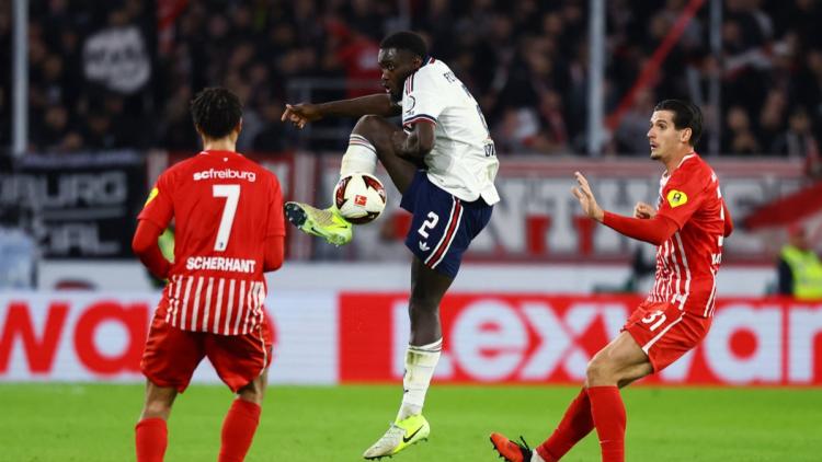 Dayot Upamecano se distingue lors de la victoire du Bayern